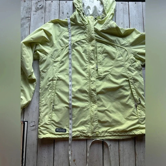 Columbia | packable | lightweight | softshell | mesh lined | hooded | large - Picture 3 of 13